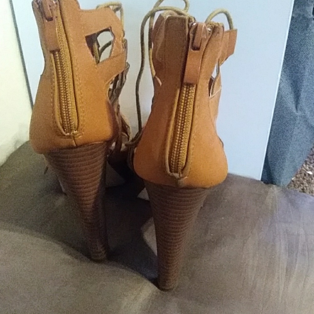 High heels - Picture 3 of 4